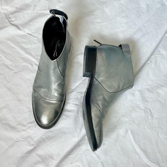 Metallic Silver Kenneth Cole Ankle Boots - Picture 1 of 10